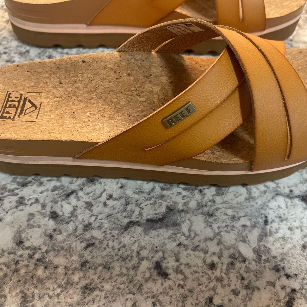 Reef Women's Brown Cross-Strap Sandals - Picture 3 of 7